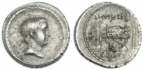 LIVINEIA. Denario. Roma (42 a.C.). R/ Silla curul entre seis fasces, encima: L. LIVINEIVS, debajo: REGVLVS. FFC-815. SB-11. MBC/MBC+.