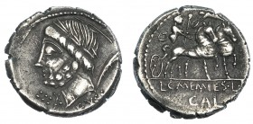 MEMMIA. Denario. Roma( 87 a.C.). A/ ::: bajo la barbilla; EX S.C., bajo el cuello. FFC-911. SB-8. MBC.