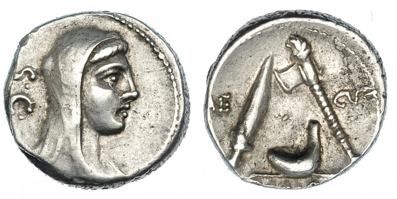 SULPICIA. Denario. Roma (69 a.C.). R/ Cuchillo, símpulo y hacha; en exergo: AE-C...