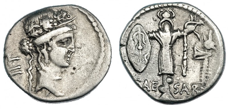 JULIO CÉSAR. Denario. Galia (48-47 a.C.). A/ Cabeza pequeña, laureada y diademad...