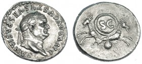 VESPASIANO. Denario. Roma (80-81). A/ Busto laureado a der. R/ SC en escudo entre dos capricornios. RIC-T63-. SB-493. EBC-/MBC.