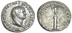 TITO. Denario. Roma (79). A/ Busto laureado a der. R/ Figura radiada con lanza y parazonium, cobre columna; TR. P. VIIII IMP. XIIII COS. VII P. P. RIC...