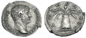 ADRIANO. Denario. Roma (134-138). R/ Modius con espigas y amamapola; ANNONA AVG. RIC-230. CH-172. MBC+.