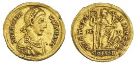 ARCADIO. Sólido. Mediolanum (394-395). R/ El Emperador a der. con estandarte y pequeña Victoria, sometiendo a cautivo; VICTORIA AVGGG. RIC IX-35. mbc....