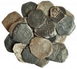 22 monedas de 2 reales, Felipe III y Felipe IV. Cecas peninsulares y una de México. Sin datos visibles. BC+/MBC-.