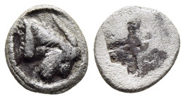 KINGS of MACEDON. Alexander I (498-454 BC). Diobol.

Obv: Goat’s head right.
Rev: Quadripartite incuse square. 

Raymond -; SNG ANS -; SNG Alpha Bank ...
