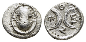 BOEOTIA. Thespiai. Obol (4th century BC).

Obv: Boeotian shield.
Rev: ΘΕΖΠΙ.
Two horizontal crescents back to back.

BCD Boeotia 591; HGC 4, 1401.

Co...