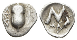 ARKADIA. Mantinea. Obol (circa 420-385 BC). 

Obv: Acorn; two ivy leaves to left.
Rev: Large M; MAN below.

BCD Peloponnesos 1472.3 (same dies); HGC 5...