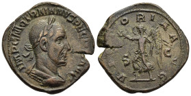 TRAJANUS DECIUS (249-251). Sestertius. Rome.

Obv: IMP C M Q TRAIANVS DECIVS AVG.
Laureate and cuirassed bust right.
Rev: VICTORIA AVG / S - C.
Victor...