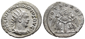 VALERIAN I (253-260). Antoninianus. Samosata.

Obv: IMP C P LIC VALERIANVS AVG.
Radiate, draped and cuirassed bust right.
Rev: VOTA ORBIS.
Two Victori...