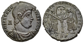 MAGNENTIUS (350-353). Ae Centenionalis. Treveri.

Obv: D N MAGNENTIVS P F AVG.
Bareheaded, draped and cuirassed bust right; A to left.
Rev: VICTORIAE ...