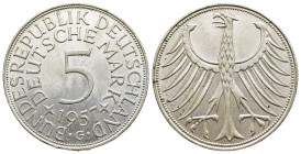 DEUTSCHE MÜNZEN und MEDAILLEN. Bundesrepublik Deutschland. 5 Deutsche Mark, 1957 G. Karlsruhe.

J. 387.

Erhaltung: Stempelglanz; winzige Kontaktstell...
