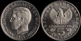 GREECE: 5 Drachmas (1971) (type II) in copper-nickel. Head of King Constantine II facing left and inscription "ΚΩΝCΤΑΝΤΙΝΟC ΒΑCΙΛΕΥC ΤΩΝ ΕΛΛΗΝΩΝ" on o...