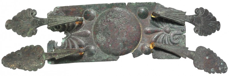 CULTURA ETRUSCA. Hebilla de coraza. Siglo VI-III a.C. Decorado con motivos flora...