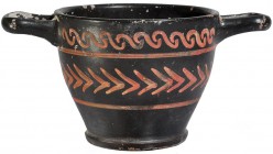 MAGNA GRECIA. Skyphos. Apulia. Siglo IV-III a.C. Cerámica de barniz negro con formas rojas. Altura 7,5 cm. Diámetro 14,5 cm.