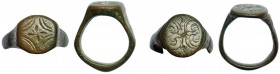ROMA. Lote de 2 anillos con decoraciones incisas. Siglo V d.C. Bronce. Longitud 26 y 27 mm.