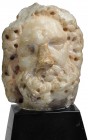 ROMA. Cabeza de Serapis (s. I-II d.C.). Mármol. Altura 9,5 cm. Incluye peana. Pequeña restauración. Adjunta certificado Jean Roudillon.