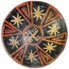 MUNDO PREHISPÁNICO. Cuenco. Cultura Nariño, Colombia (800-1200 d.C.). Decorado con formas geométricas. Cerámica. Altura 8,0 cm. Diámetro 19,5 cm. Adju...