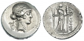 CLAUDIA. Denario. Roma (42 a.C.) R/ Diana lucífera de pie con antorchas a los lados; P. CLODIVS M. F. FFC-569. SB-15. Vanos. MBC+.