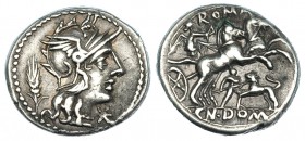 DOMITIA. Denario. Roma (128 a.C.). R/ Victoria en biga a der.; debajo guerrero luchando con león; encima: ROMA. En exergo: CN·DOM. FFC-680. SB-14. MBC...
