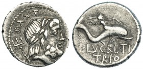 LUCRETIA. Denario. Roma (76 a.C.). R/ L LVCRETI/TRIO. Anv. algo descentrado. Rayitas. MBC/BC+.