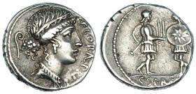 SERVILIA. Denario. Roma (57 a.C.). R/ C·SERVE(IL); escudo con estrella. FFC-1123. SB-15. Desplazamiento en rev. MBC.