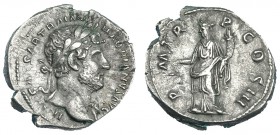 ADRIANO. Denario. Roma (119-122). R/ La Equidad con balanza y cornucopia; PM. TR. P. COS III. RIC-80. CH-1118. Cospel abierto. MBC+.