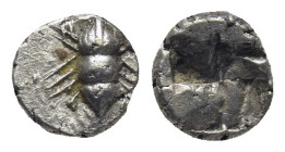 IONIA, Ephesos. Circa 550-500 BC. AR Myshemihekte – Twenty-fourth Stater (7mm, 0.38 g). Persic standard. Bee / Quadripartite incuse square.