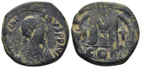 Justinian I. 527-565. Æ Follis (31mm, 17.9 g). Constantinople mint, 3rd officina. Struck 527-538. Pearl-diademed, draped, and cuirassed bust right / L...