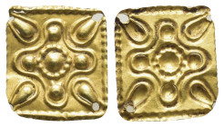 Gold piece of jewelery with floral patterns. (12m, 0.17 g)