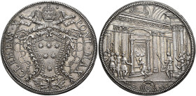 Clemente X (Emilio Altieri), 29 aprile 1670 – 22 luglio 1676. 

Piastra del Giubileo 1675, AR 31,83 g. CLEMENS X – PONT MAX Stemma sormontato da tri...