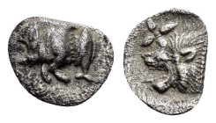 Hemiobol AR
Mysia, Kyzikos, c. 450-400, Forepart of a boar to left; to right, tunny upward / Head of a lion to left; all within incuse square
9 mm, ...
