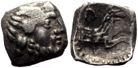 Obol AR
Lycaonia, Laranda, 4th century BC, Bearded male head right (Baaltar or Heracles?) / Forepart of wolf right
9 mm, 0,56 g