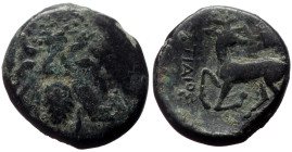 Bronze Æ
Ionia, Ephesos, c. 305-288 BC, Bee, E-Φ across fields, IΣTIAIOΣ, Stag kneeling l., head r.; astragalos above
12 mm, 2,29 g
BMC 59