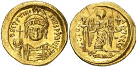 Justiniano I (527-565). Constantinopla. Sólido. (Ratto 459) (S. 140). 4,31 g. Rayitas en reverso. MBC+.