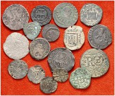Lote de 17 monedas de cobre de la época de los Austrias, incluye dos monedas medievales. A examinar. BC/MBC.