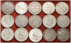 Lote de 80 monedas de plata, tamaño "duro", de diversos países. A examinar. MBC-/S/C-.