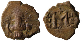 Constans II. (641-668 AD). Follis. Obv: Constans II. standing facing. Rev: M. 18mm, 2,47g