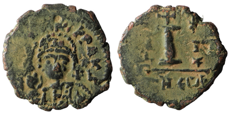 Justinian I. (527-565 AD) Æ 10 Nummi. Theoupolis. Obv: crowned bust facing. Rev:...
