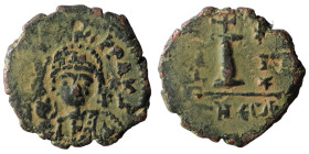 Justinian I. (527-565 AD) Æ 10 Nummi. Theoupolis. Obv: crowned bust facing. Rev: large I. artificial sandpatina. 19mm, 3,42g