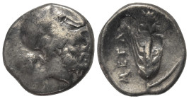 Lukanien. Metapont.

 Nomos (Silber). Ca. 340 - 330 v. Chr.
Vs: Kopf des Leukippos mit korinthischem Helm rechts, dahinter Weintraube.
Rs: Getreid...