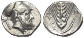 Lukanien. Metapont.

 Nomos (Silber). Ca. 340 - 330 v. Chr.
Vs: Kopf des Leukippos mit korinthischem Helm rechts, dahinter Kreuzfackel.
Rs: Getrei...