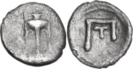 Greek Italy. Bruttium, Kroton. AR 5 Tetartemorion, 370-350 BC. Obv. Tripod. Rev. T within Π (mark of value). HN Italy 2187; HGC 1 1492; SNG Cop. 1816....