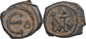 Justin II (565-578). AE Pentanummium, Constantinople mint. Obv. Large E (mark of value); to right, Δ (officina). Rev. Monogram (Sear Nr. 8). MIB 45; D...