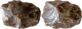 FLINT SCRAPER Middle Paleolithic to Musterian, c. 300000-30000 BC. Well preserved flint scraper. Dimensions: 62.5 x 44 mm. Intact and complete.