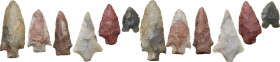 NATIVE AMERICAN ARROWHEADS American prehistory, c. 13500-1000 BC. Lot of six (6) flint Native American arrowheads. Various shapes. Dimensions: from 77...