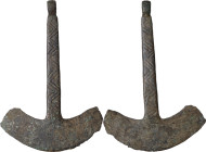 PRE COLUMBIAN CEREMONIAL KNIFE Perù, Chimù Culture, c. 1100 - 1470 AD. Pre columbian bronze 'tumi' (ceremonial knife) with a crescent-shaped blade, lo...
