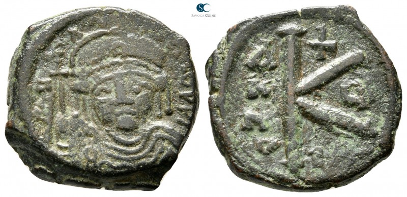 Maurice Tiberius AD 582-602. Uncertain mint
Half follis Æ

21 mm., 6,47 g.
...