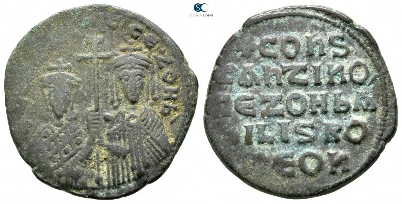 Constantine VII Porphyrogenitus, with Zoe AD 913-959. Constantinople
Follis Æ
...