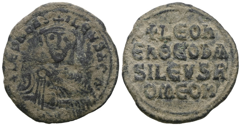 Leo VI. (889-912 AD). Follis. Constantinople. Obv: crowned bust facing. Rev: leg...